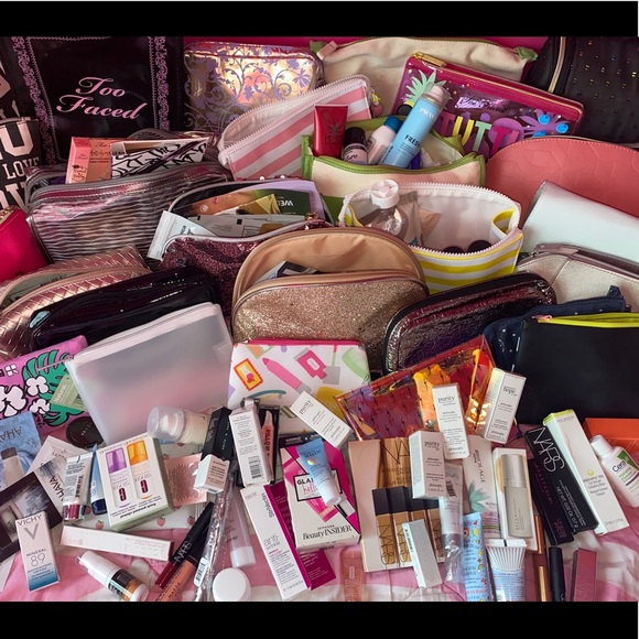 Lot of 20 Random Beauty Samples and a Make Up Bag - Picture 3 of 8